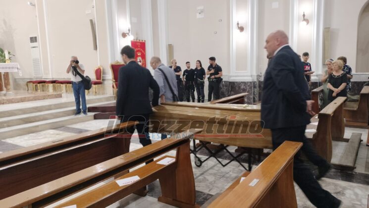 Pomigliano d’Arco, l’addio commosso della città a Frederick