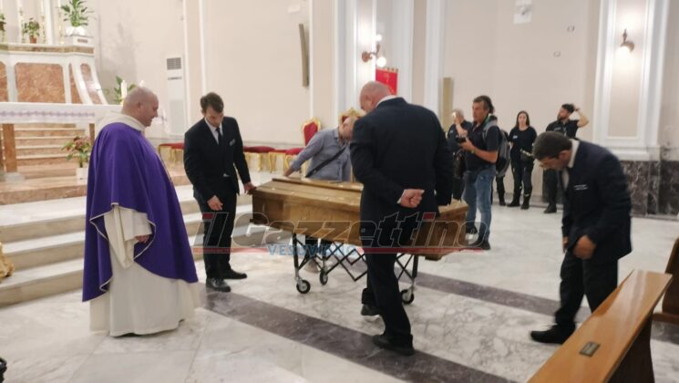 Pomigliano d’Arco, l’addio commosso della città a Frederick