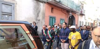 Pomigliano d’Arco, l’addio commosso della città a Frederick: "Siamo tutti un poco responsabili”