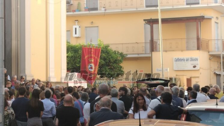 Pomigliano d’Arco, l’addio commosso della città a Frederick