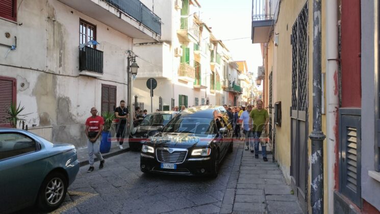 Pomigliano d’Arco, l’addio commosso della città a Frederick