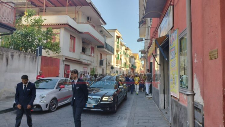 Pomigliano d’Arco, l’addio commosso della città a Frederick