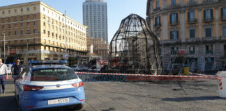 A fuoco a Napoli la Venere degli stracci di Pistoletto. Bruciate anche le speranze della città