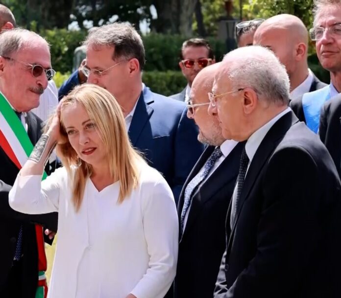 Frecciarossa Roma-Pompei, l'ironia del Presidentissimo: "Arriva ogni mese, niente di meno!"