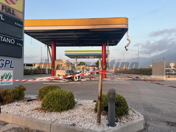 Pompei, bomba al distributore carburanti via Mariconda. Indagano i Carbinieri
