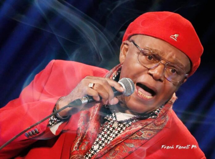 Amalfi: Ronnie Jones. Cantante e compositore statunitense, tra gli artisti più eclettici e versatili dello scenario musicale internazionale