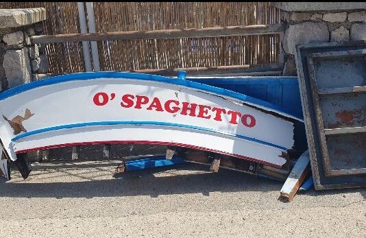 barca pescatore affondata