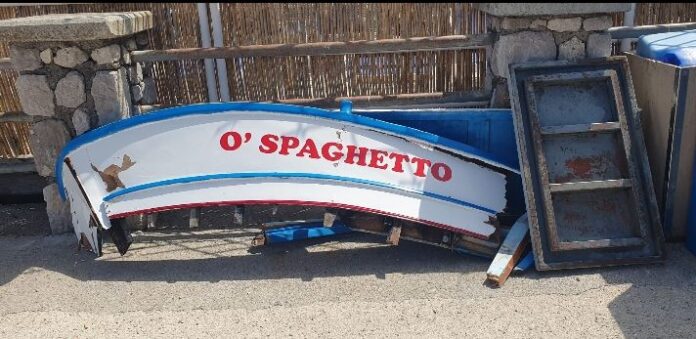 barca pescatore affondata
