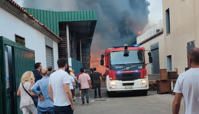 Cosa è successo a Sant'Antonio Abate: l'esplosione, poi le fiamme. L'inchiesta in corso sull'incendio a "La Torrente"