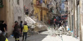 Crollo della palazzina a Torre del Greco, escluso il coinvolgimento dei passanti: aperta inchiesta per crollo colposo. Il caso dell'ordinanza del 2013