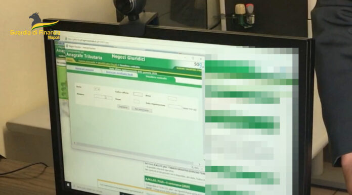 Bancarotta fraudolenta nel settore dell'abbigliamento, 7 indagati tra Acerra e Somma Vesuviana: "Debiti per 4 milioni di euro"