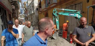 Palazzina crollata a Torre del Greco: estratti vivi quattro dispersi. Ancora non chiare le cause - VIDEO -