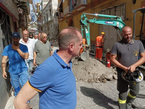 Palazzina crollata a Torre del Greco: estratti vivi quattro dispersi. Ancora non chiare le cause - VIDEO -