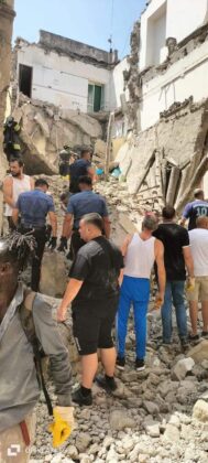 Palazzina crollata a Torre del Greco: estratti vivi quattro dispersi. Ancora non chiare le cause - VIDEO -