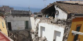 Palazzina crollata a Torre del Greco: estratti vivi quattro dispersi. Ancora non chiare le cause