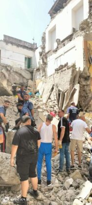 Palazzina crollata a Torre del Greco: estratti vivi quattro dispersi. Ancora non chiare le cause - VIDEO -