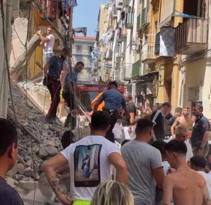 Palazzina crollata a Torre del Greco: estratti vivi quattro dispersi. Ancora non chiare le cause - VIDEO -