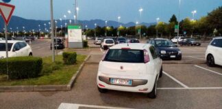 Lite nel parcheggio del "Vulcano Buono", morto 28enne accoltellato. L'assassino ha confessato