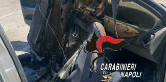 Afragola: picchiata dal compagno fugge dai Carabinieri. Lui la segue e le incendia l'auto, 37enne in manette