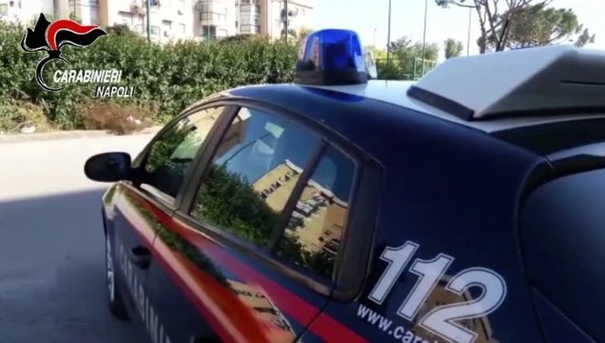 Napoli: accoltella la moglie, la chiude in casa ed esce. Arrestato