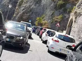 Penisola Sorrentina paralizzata: due gravi incidenti in 24 ore mandano in tilt la viabilità