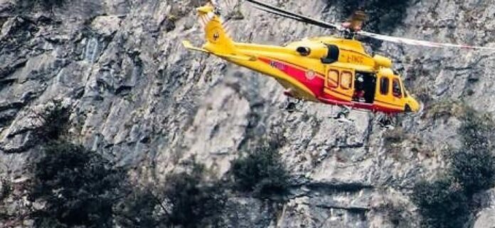 Tragedia lungo il Sentiero degli Dei: turista finlandese di 21 anni perde la vita cadendo in un dirupo