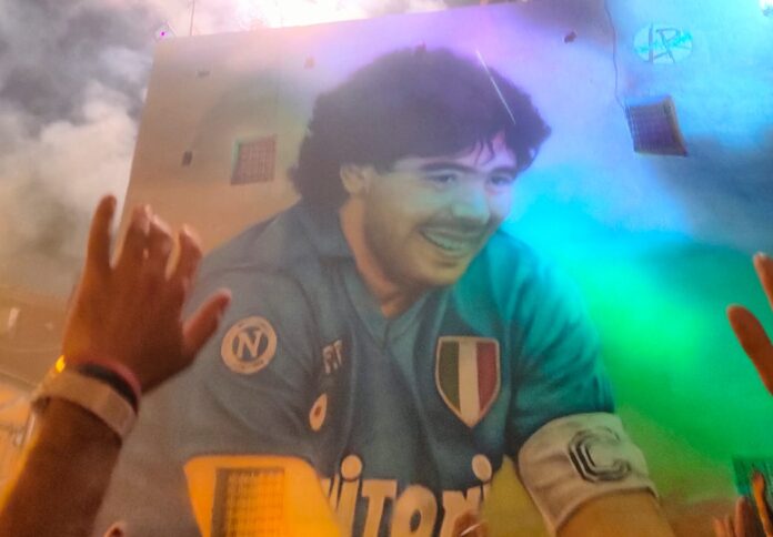 Terzigno, un bagno di folla per l’inaugurazione del murale dedicato a Maradona: 