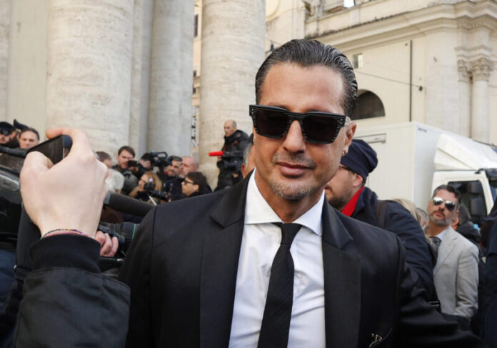 Cercano di vendere a Fabrizio Corona file riservati sulla cattura di Matteo Messina Denaro: arrestati un carabiniere ed un politico