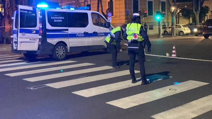 Napoli, travolto e ucciso da una moto a forte velocità. Il 65enne attraversava sulle strisce