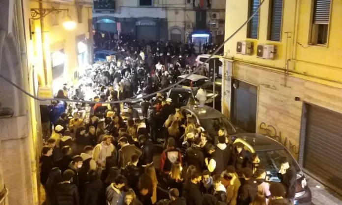 Napoli, controlli sulla movida a Chiaia e centro storico: multe e sanzioni