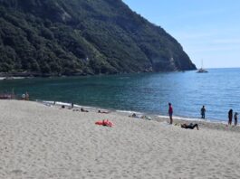 Ischia: atti osceni in spiaggia. Denunciato 53enne
