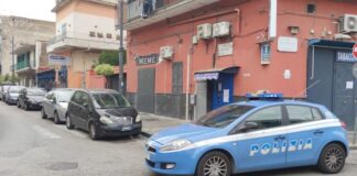 Controlli della Polizia nei quartieri San Giovanni e Barra, trovata droga all'interno di un basso abbandonato