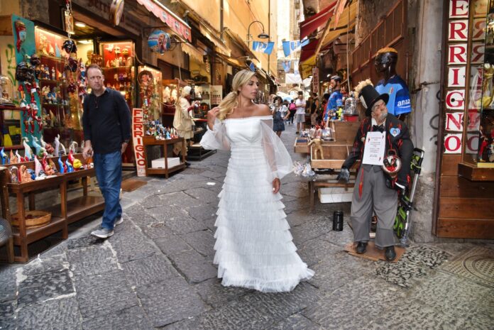 Napoli Fashion Week ha dato il via al suo tour estivo 2023: attesa per l'evento principale di ottobre Napoli Fashion Week ha dato il via al suo tour estivo 2023: attesa per l'evento principale di ottobre