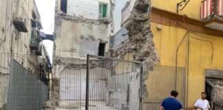 Crollo Torre del Greco, da lunedì controlli sugli altri immobili per il ritorno dei residenti