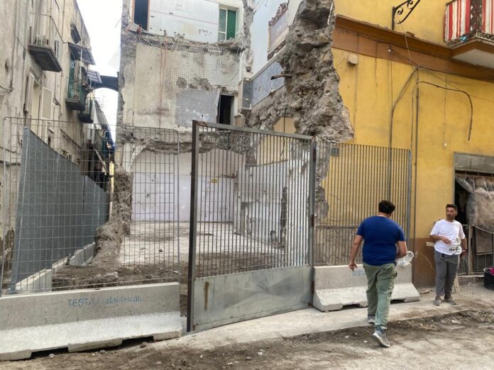 Crollo Torre del Greco, da lunedì controlli sugli altri immobili per il ritorno dei residenti