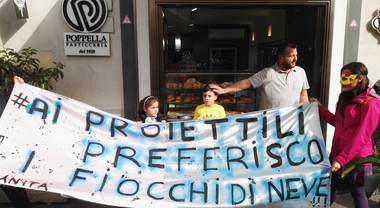 Napoli, Pasticceria Poppella, no al racket