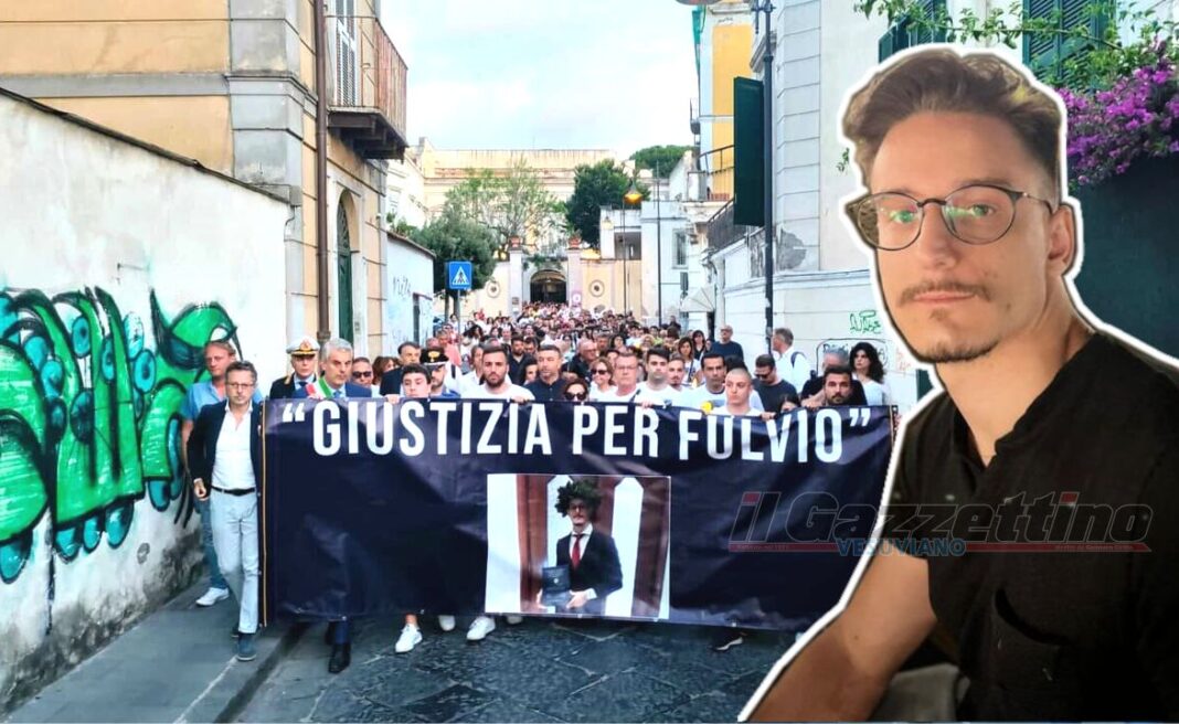 Auto esplosa: corteo a San Giorgio a Cremano. Ora "Giustizia per Fulvio"