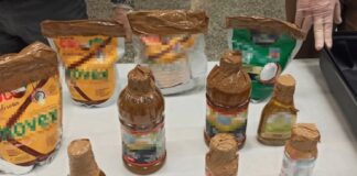 Torre Annunziata, “cocaina liquida” nella bottiglia di vino: arrestato 27enne straniero. “Era pronta per essere trattata e solidificata” Torre Annunziata, "cocaina liquida" nella bottiglia di vino: arrestato 27enne straniero. "Era pronta per essere trattata e solidificata"