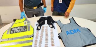 Oltre 60 ovuli di eroina nella biancheria intima: arrestata 36enne all'aeroporto di Napoli Capodichino