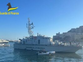 Gommone rubato da un maxi yacht ritrovato a Torre del Greco: era stato occultato tra le scogliere