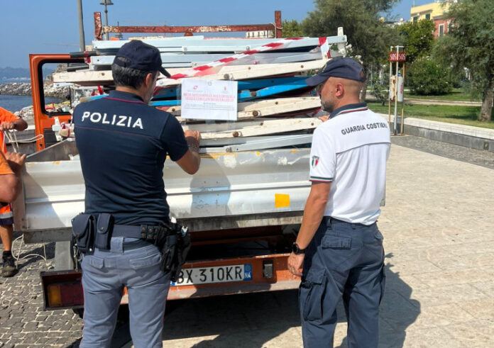 Nessun servizio di salvataggio e occupazioni abusive: maxi sequestro ai lidi "fuorilegge" di Pozzuoli
