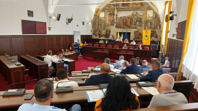 Città Metropolitana di Napoli, è mistero su un provvedimento "ballerino" non gradito al sindaco Gaetano Manfredi: spaccature e malumori anche in maggioranza
