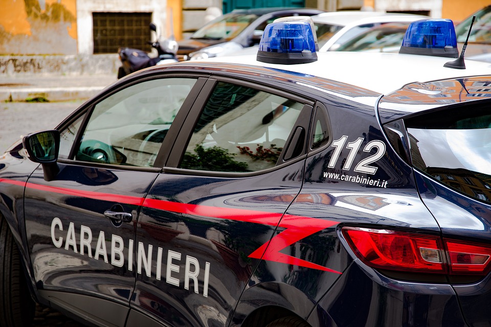 Napoli: fugge appena vede i carabinieri. Inseguito e bloccato si rivela destinatario di misura cautelare, in manette 28enne