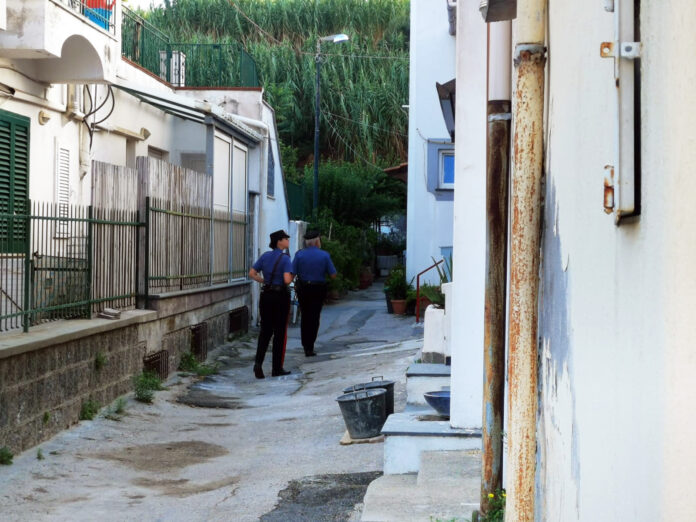 Ischia, appartamenti privati trasformati abusivamente in b&b e camere di hotel. 3 persone denunciate Ischia, appartamenti privati trasformati abusivamente in b&b e camere di hotel. 3 persone denunciate
