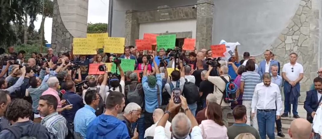 Stupro Caivano: 200 in corteo con don Patriciello, pochi i residenti del Parco Verde