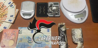 Droga e banconote contraffatte, arrestato a Monte di Procida un 19enne. “In casa aveva hashish e cocaina” Droga e banconote contraffatte, arrestato a Monte di Procida un 19enne. "In casa aveva hashish e cocaina"