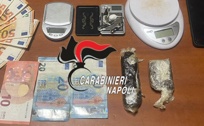 Droga e banconote contraffatte, arrestato a Monte di Procida un 19enne. "In casa aveva hashish e cocaina"
