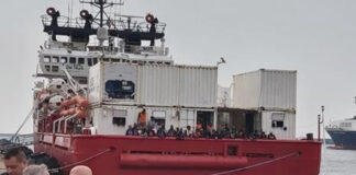 La nave Ocean Viking è giunta al porto di Napoli, a bordo ci sono 439 migranti: da inizio anno accolte quasi 2mila persone