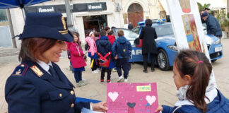 "Questo non è amore", la campagna contro la violenza sulle donne della polizia di stato a Caivano