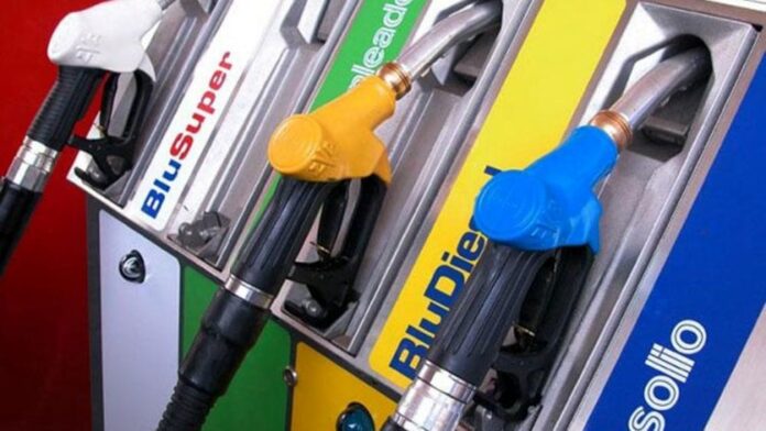 Costo benzina, l’appello dell’Automobile Club Napoli contro la spirale al rialzo